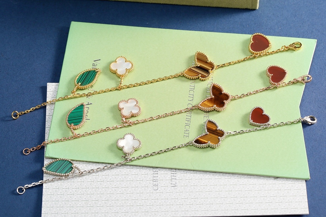 VCA Bracelet 104
