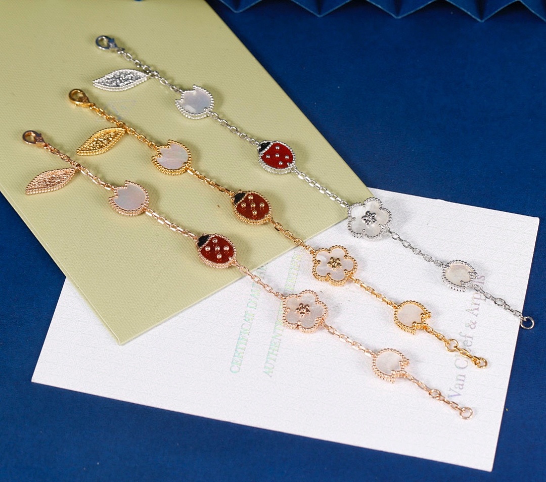 VCA Bracelet 112