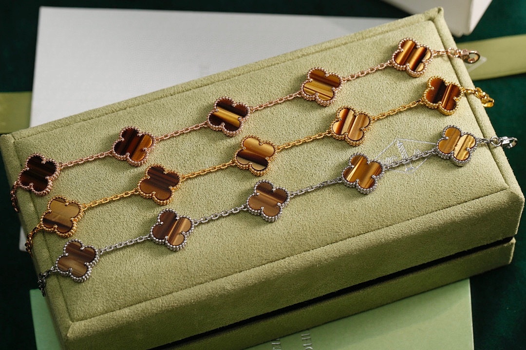 VCA Bracelet 133