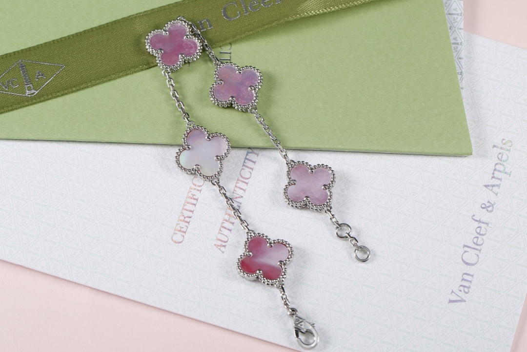 VCA Bracelet 155