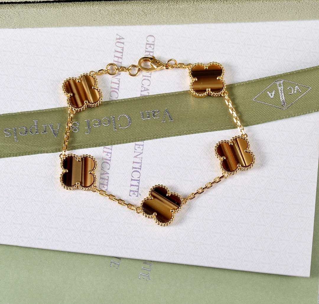 VCA Bracelet 162