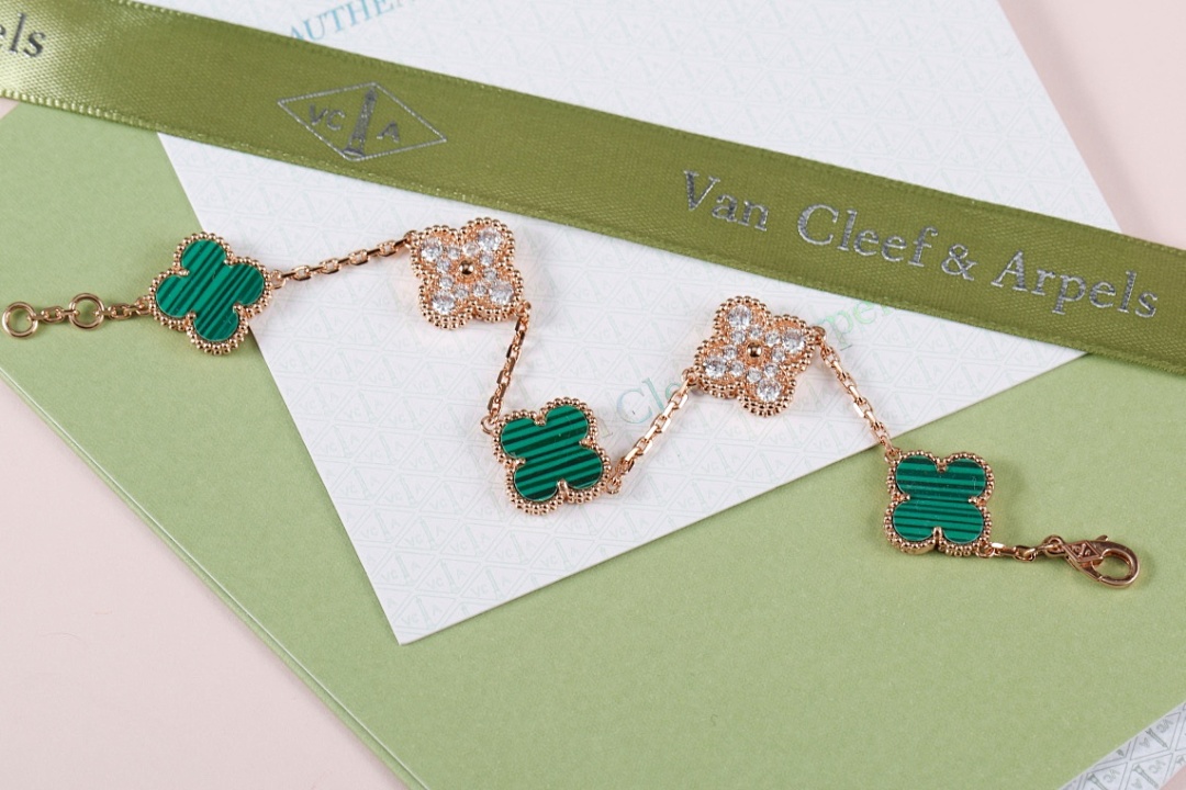 VCA Bracelet 169