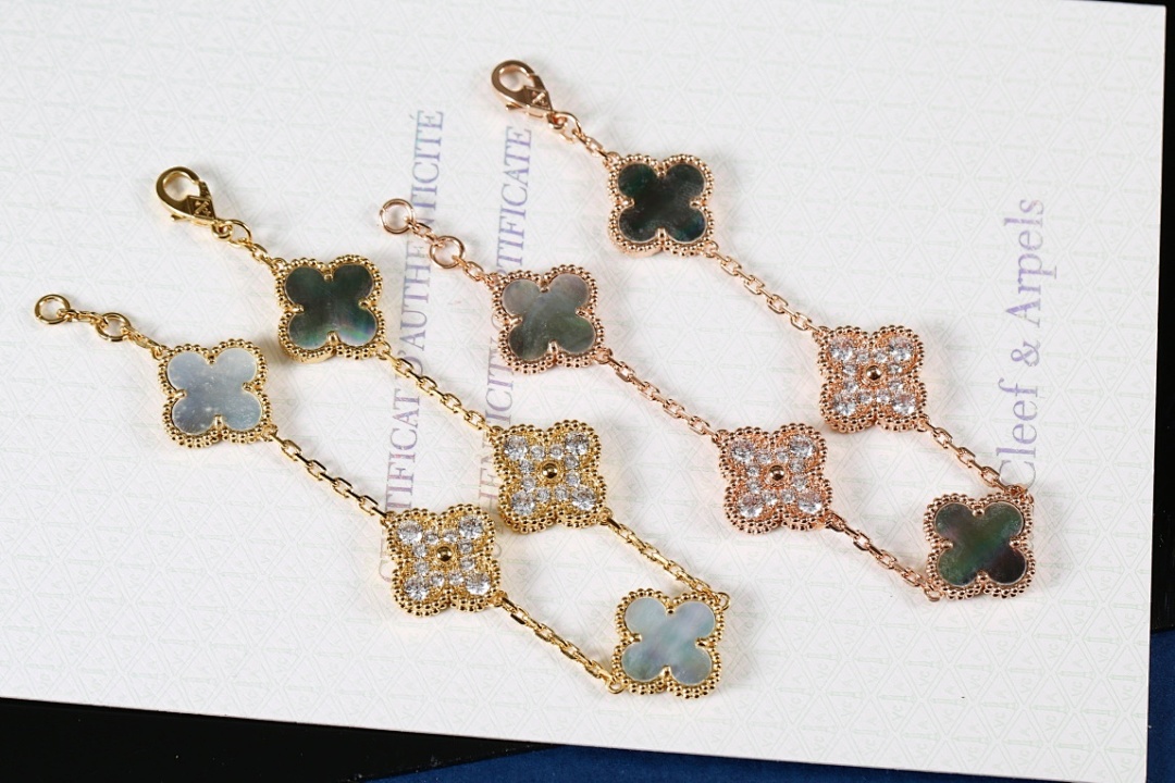 VCA Bracelet 172