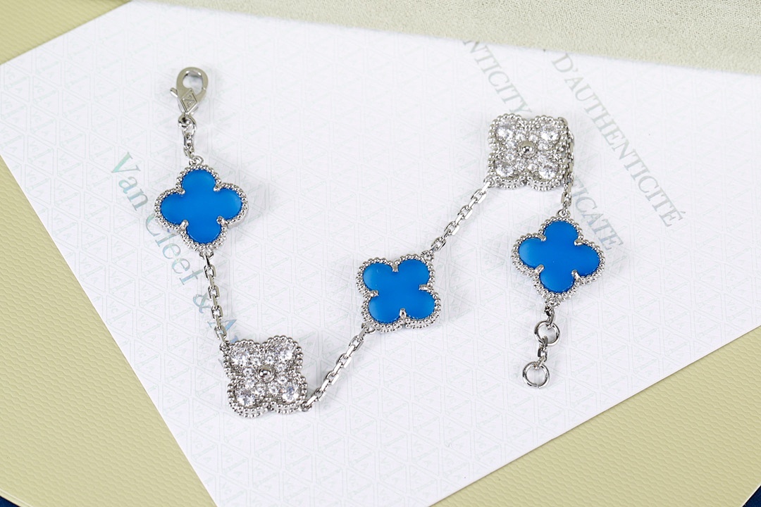 VCA Bracelet 174