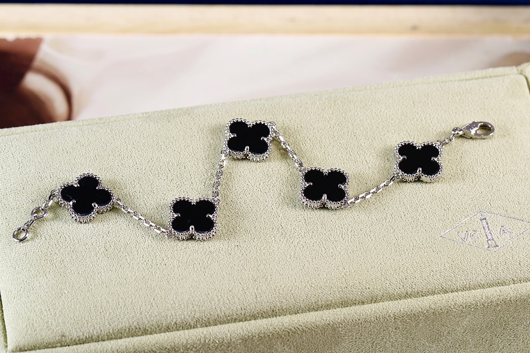 VCA Bracelet 175