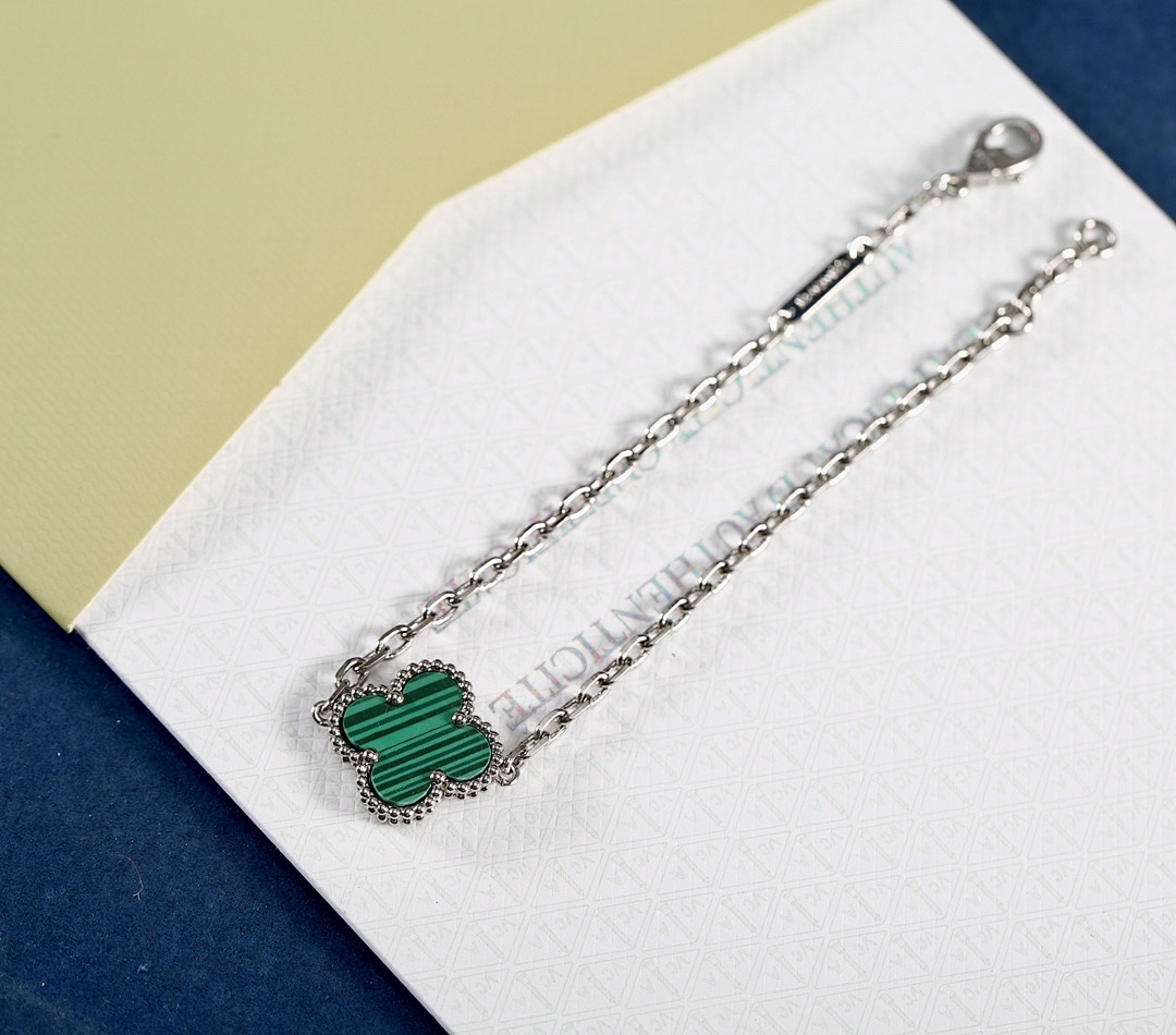 VCA Bracelet 188