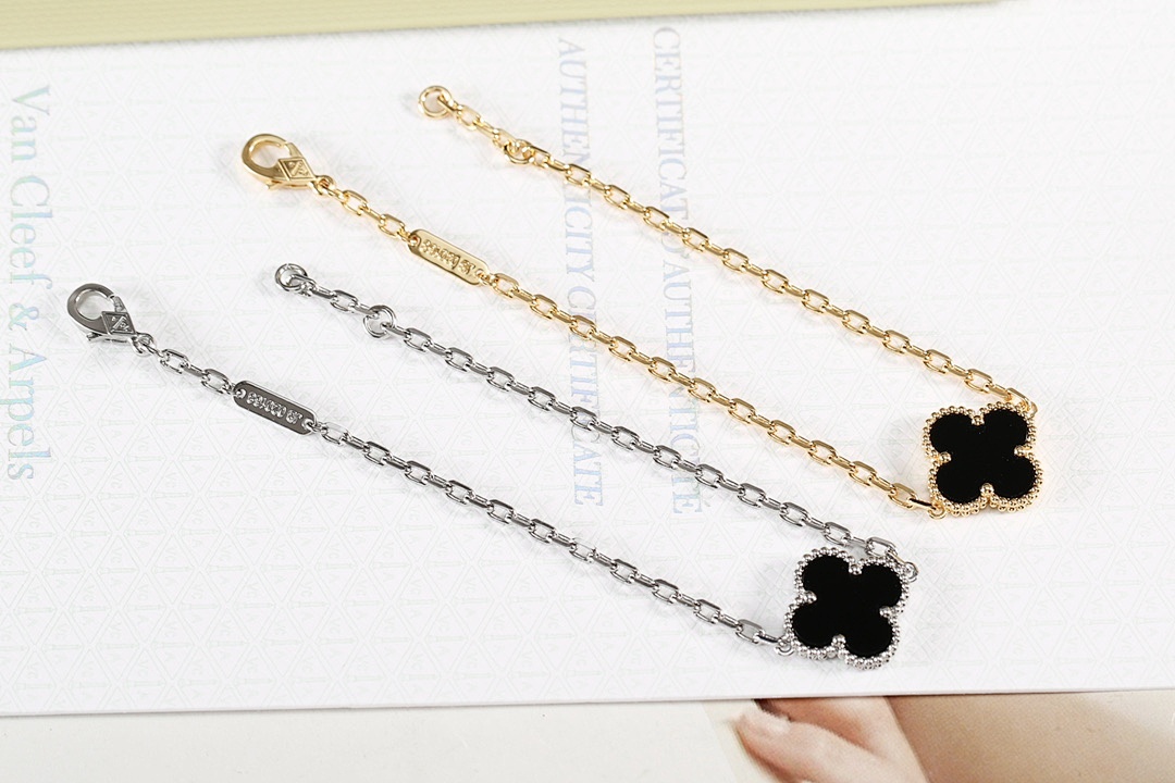 VCA Bracelet 193