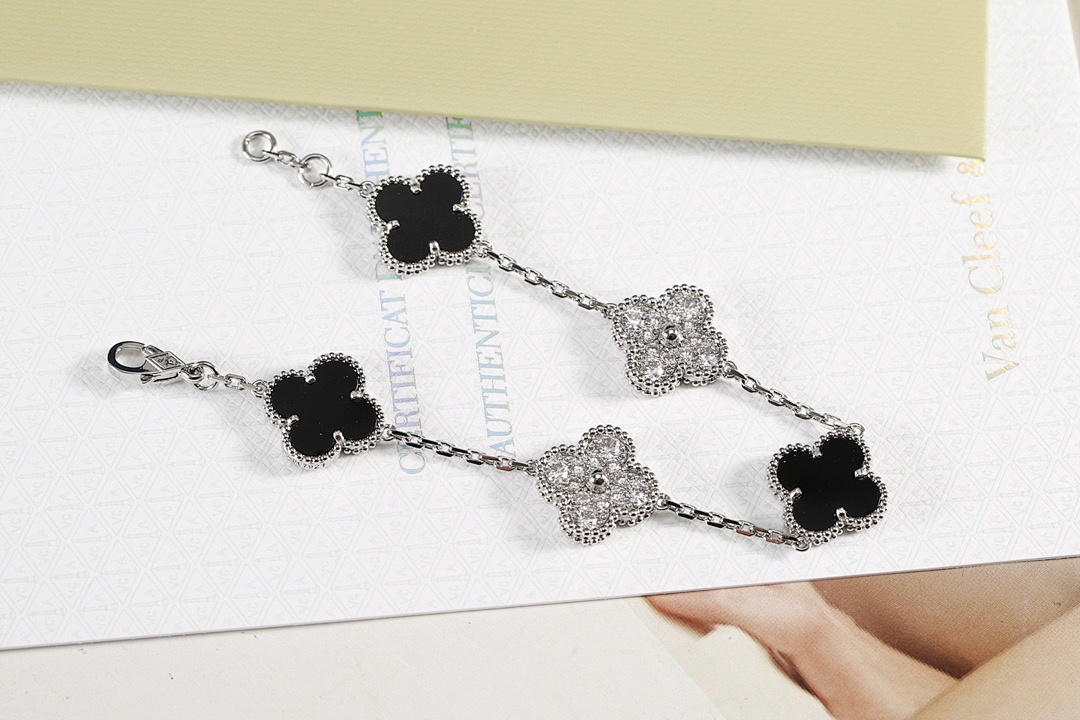 VCA Bracelet 198