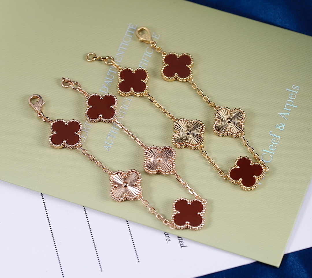 VCA Bracelet 217
