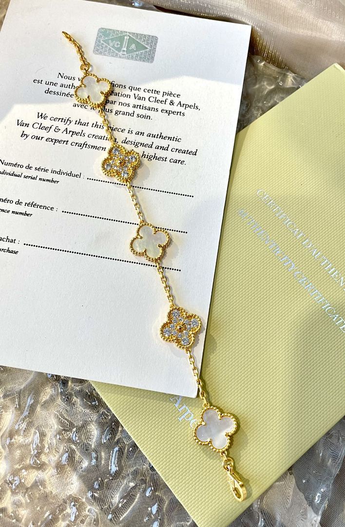 VCA Bracelet 227