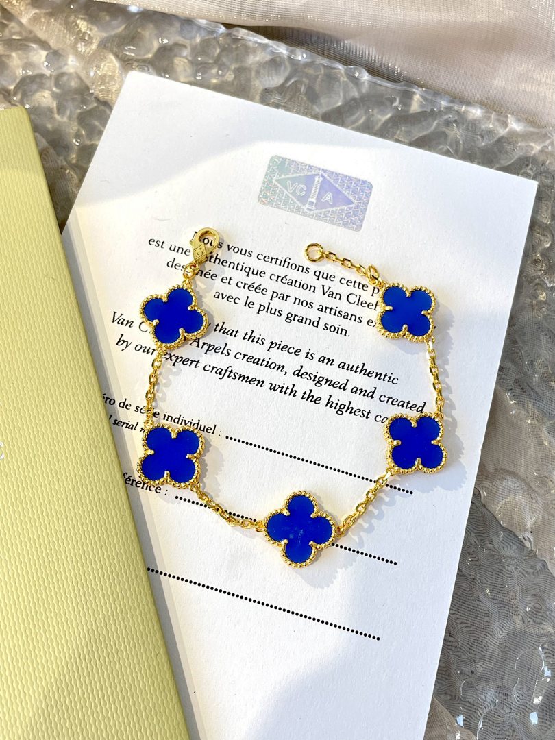 VCA Bracelet 229
