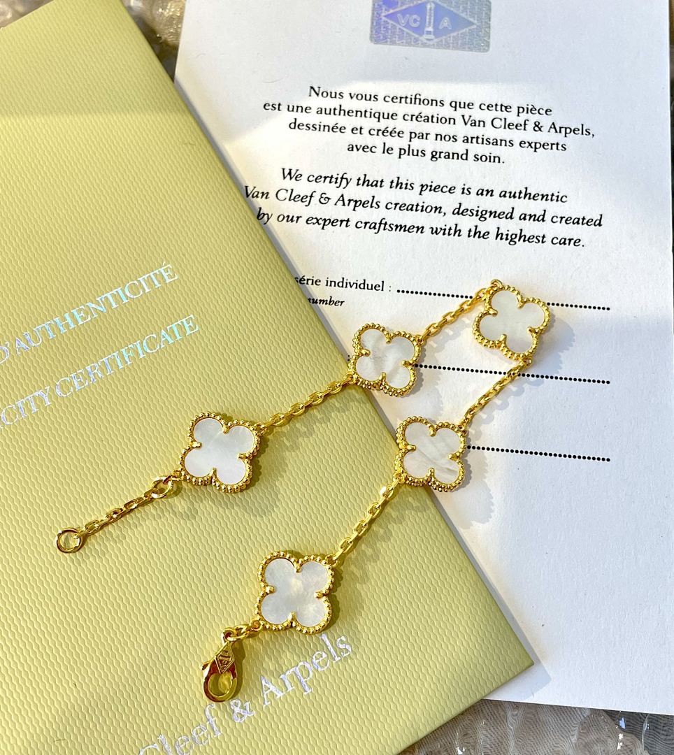 VCA Bracelet 232