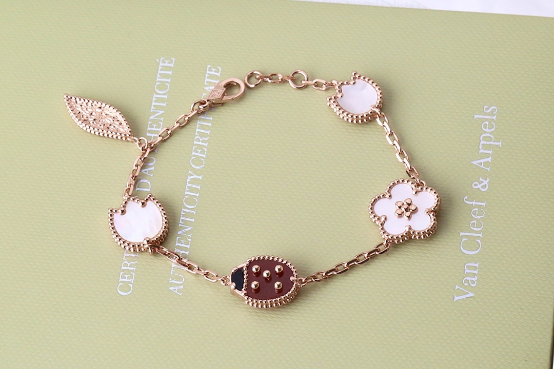 VCA Bracelet 234