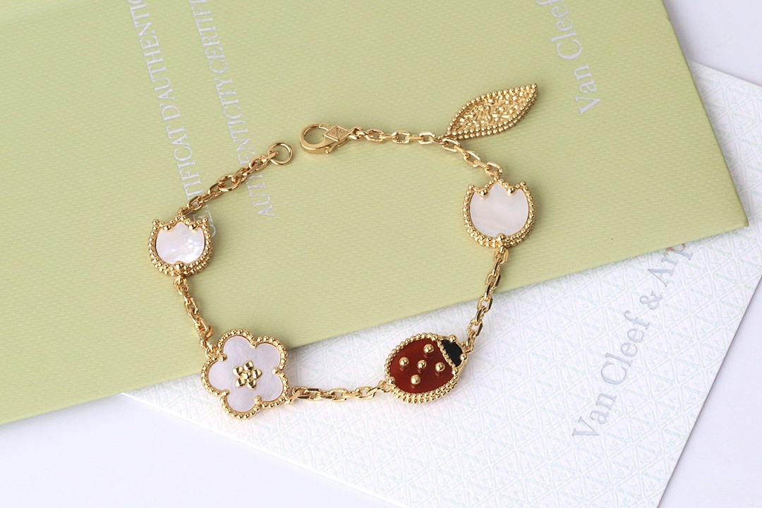 VCA Bracelet 237