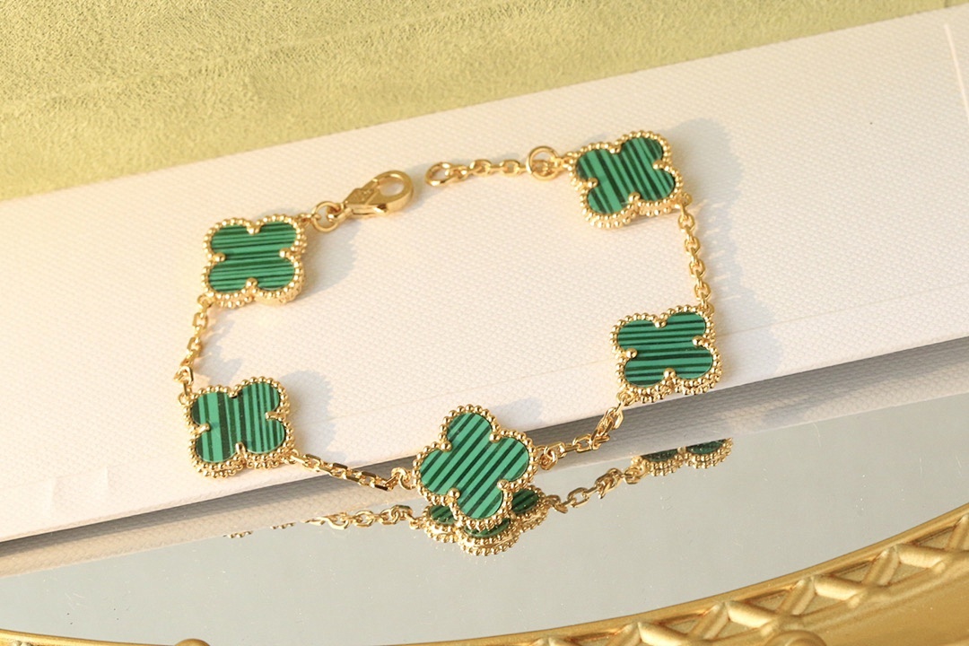 VCA Bracelet 244