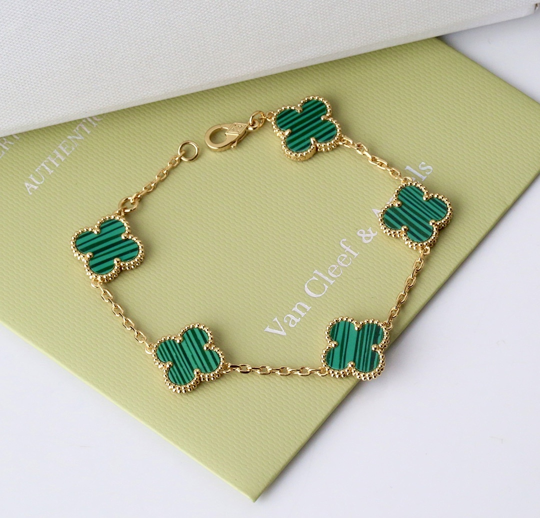 VCA Bracelet 250