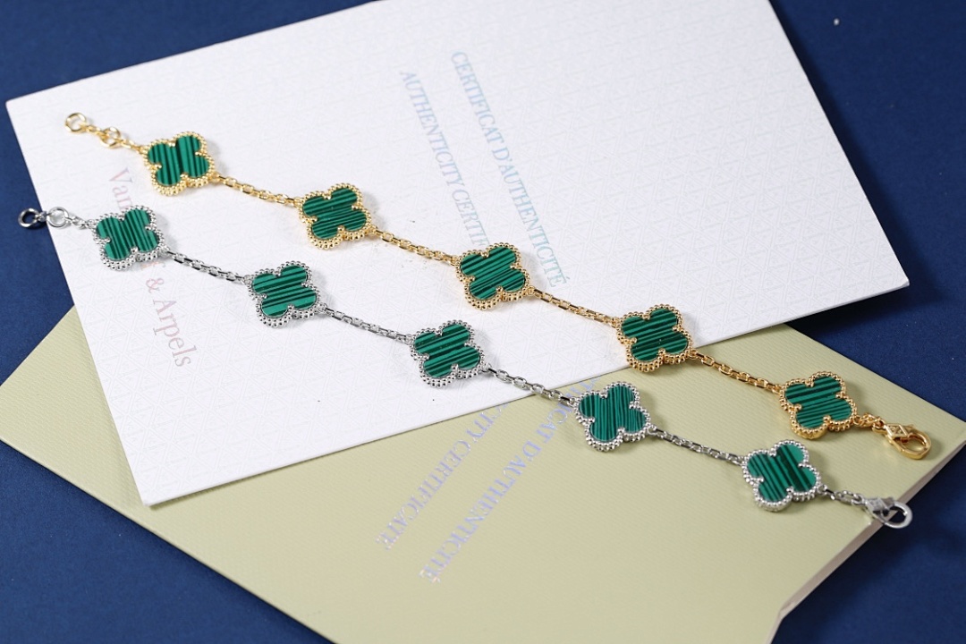 VCA Bracelet 307