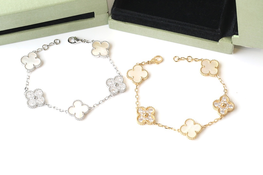 VCA Bracelet 322