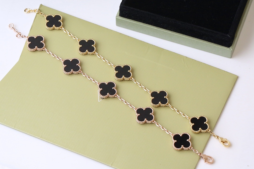 VCA Bracelet 325