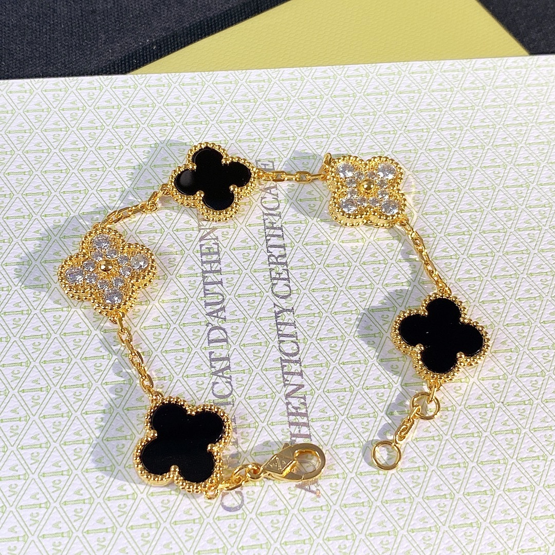 VCA Bracelet 331