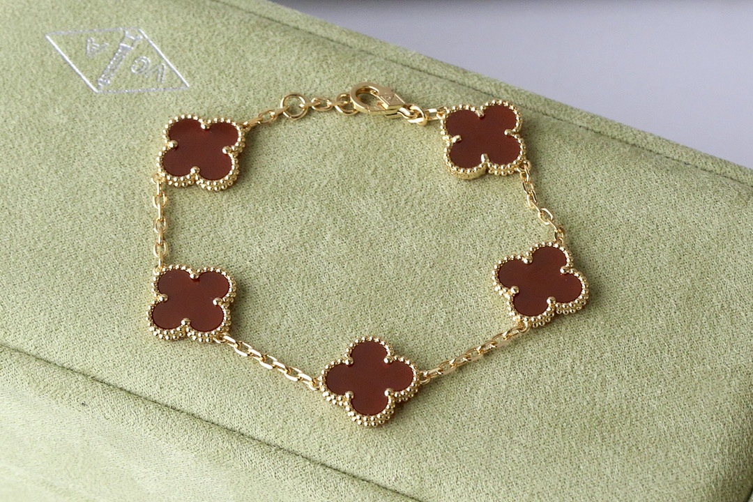 VCA Bracelet 336