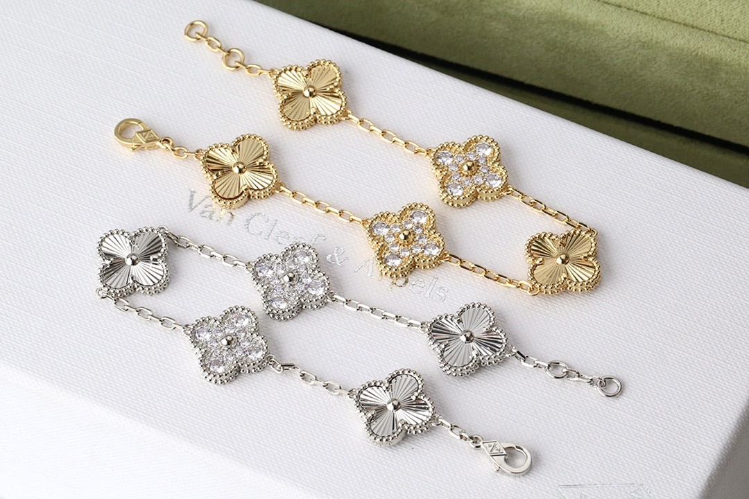 VCA Bracelet 338