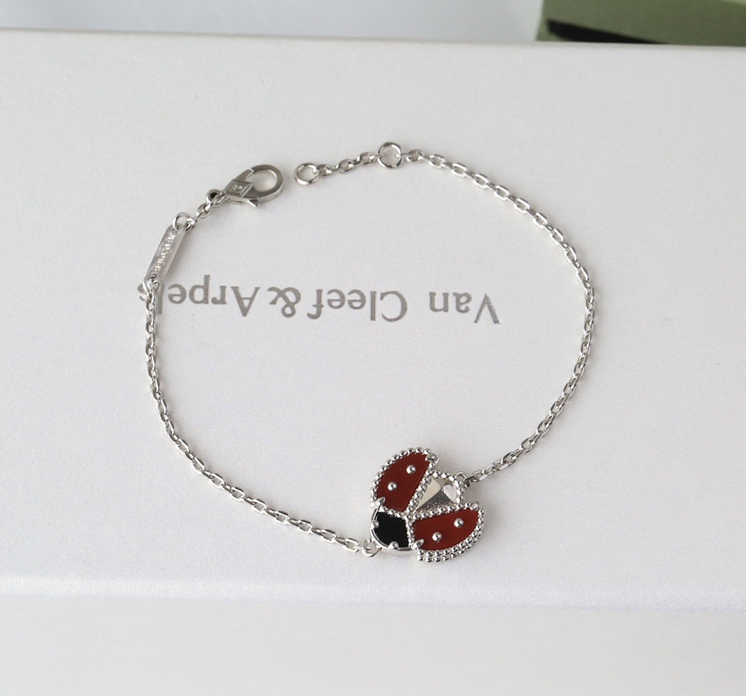 VCA Bracelet 345